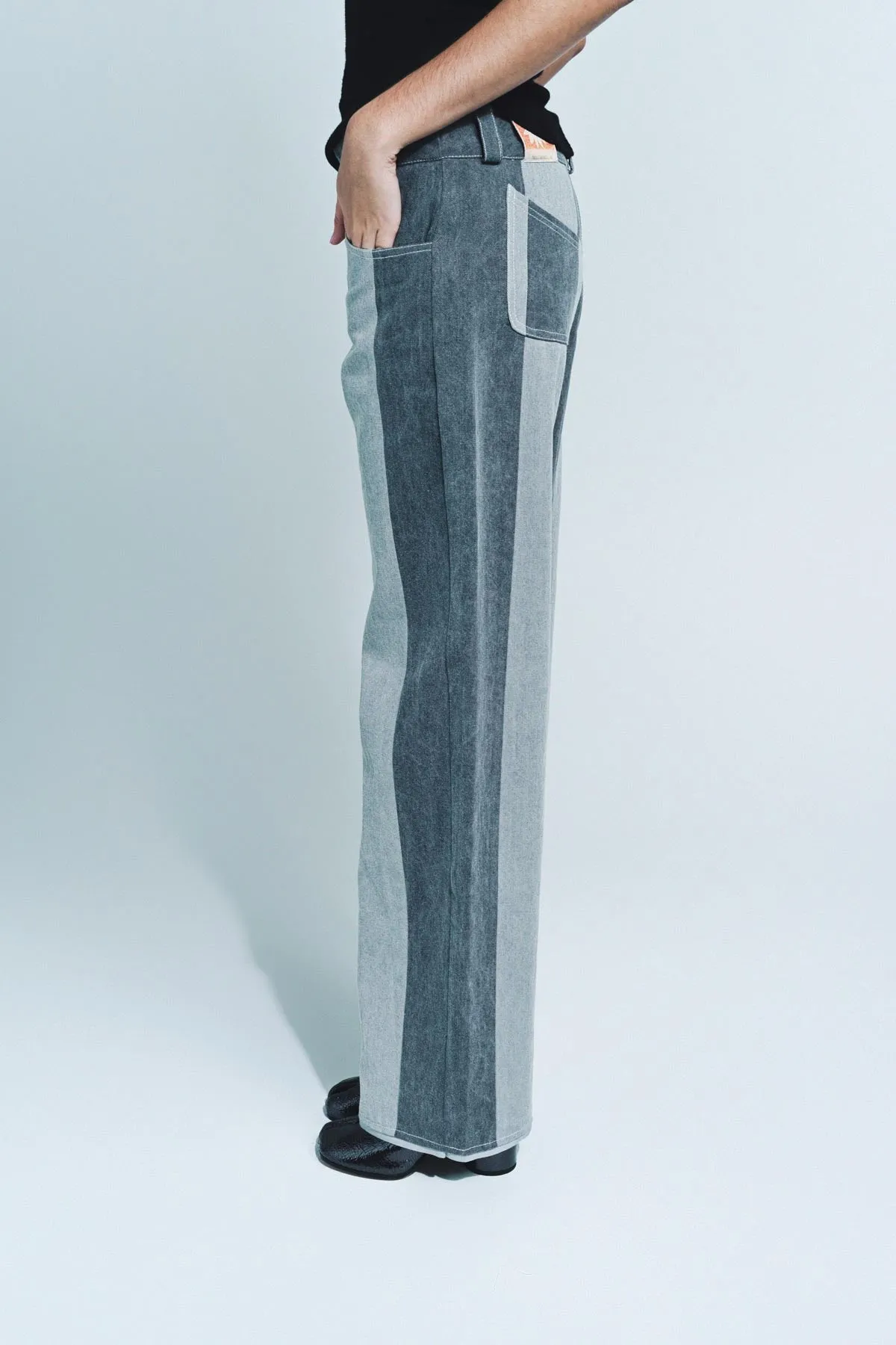 PAULA CANOVAS DEL VAS | STRIPE JEANS